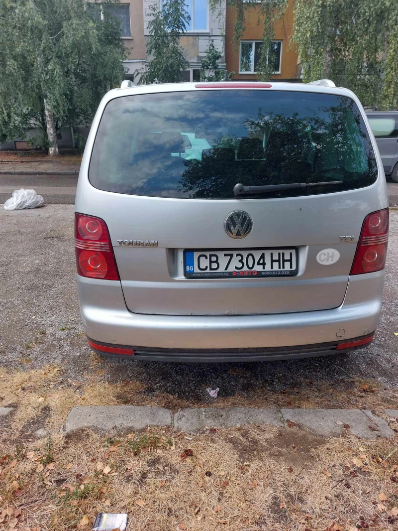 VW Touran, снимка 4 - Автомобили и джипове - 47091253