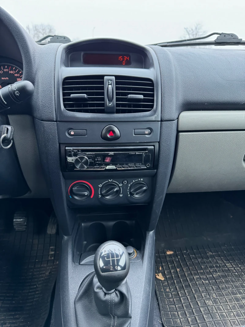 Renault Clio 1.2, снимка 9 - Автомобили и джипове - 48443713