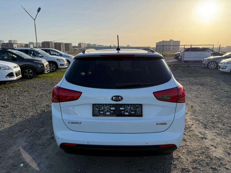 Kia Ceed 1.6 ШВЕЙЦАРИЯ ТОП, снимка 8 - Автомобили и джипове - 49497614