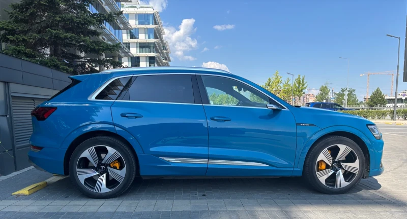 Audi E-Tron 55 Quattro * 2x S-Line * B&O * 360 * Carplay, снимка 4 - Автомобили и джипове - 52460609