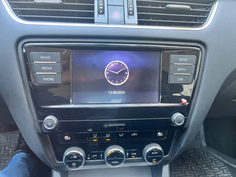 Skoda Octavia 1, 6 TDI , снимка 9 - Автомобили и джипове - 51340143