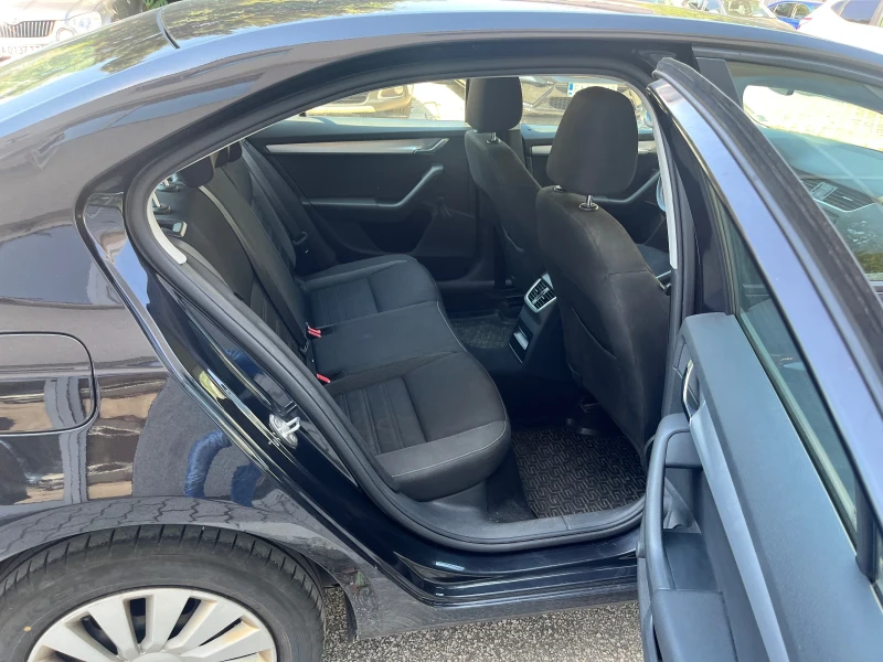 Skoda Octavia 1, 6 TDI , снимка 11 - Автомобили и джипове - 51340143