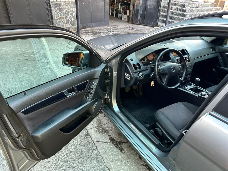 Mercedes-Benz C 220 2.2 6 СКОРОСТИ ЛИЗИНГ, снимка 5 - Автомобили и джипове - 51433123