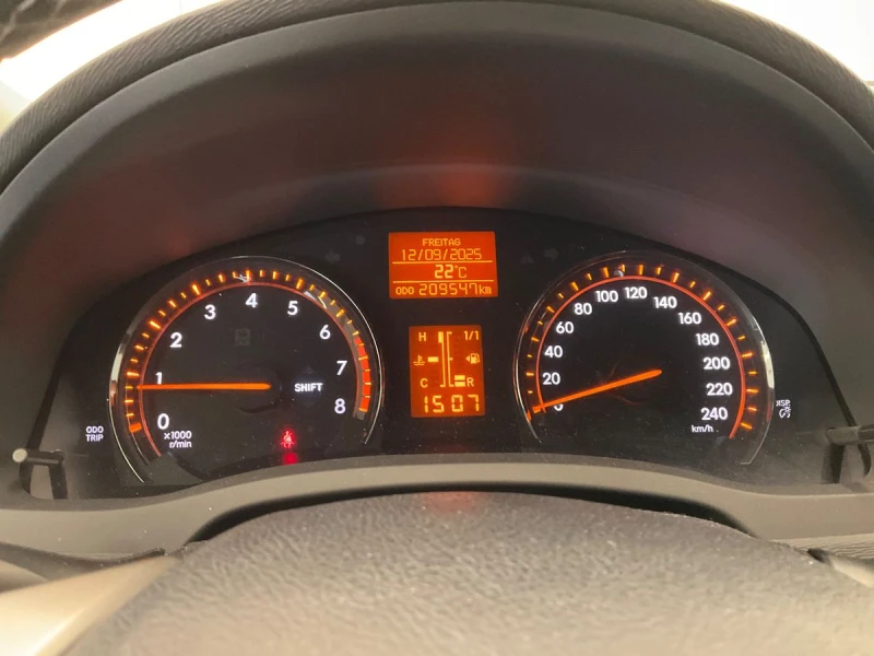 Toyota Avensis 1.8 Edition СЕРВИЗНА ИСТОРИЯ, снимка 3 - Автомобили и джипове - 51908561