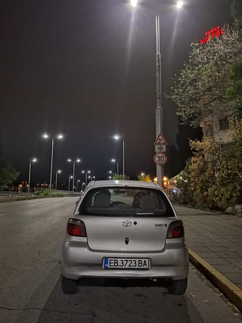 Toyota Yaris 1.0 70кс , снимка 4 - Автомобили и джипове - 52866644