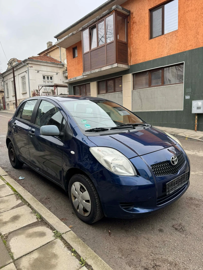 Toyota Yaris 1.0i, снимка 2 - Автомобили и джипове - 52931709