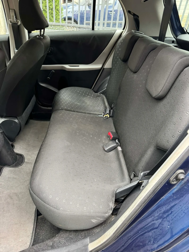 Toyota Yaris 1.0i, снимка 10 - Автомобили и джипове - 52931709