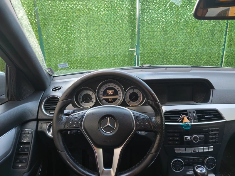 Mercedes-Benz C 220, снимка 4 - Автомобили и джипове - 53295372