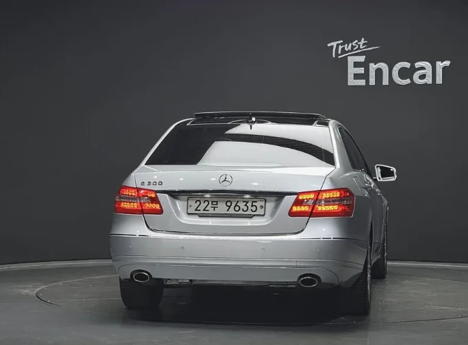 Mercedes-Benz E 300  - изображение 4