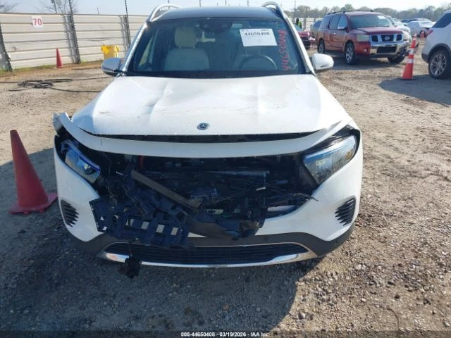 Mercedes-Benz EQB 300* КОЖА* ПОДГРЕВ* ПАНО, снимка 4 - Автомобили и джипове - 54830704