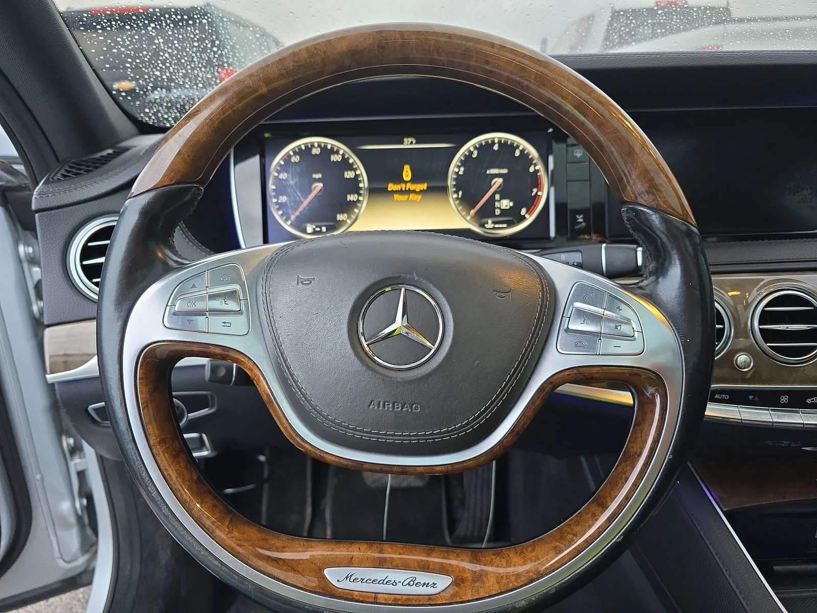 Mercedes-Benz S 550 Бурмастер* следене на ленти* масаж* keyless go* що - изображение 8