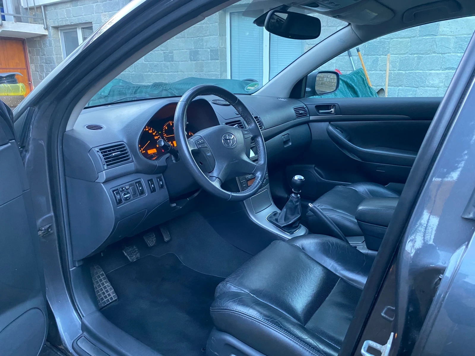 Toyota Avensis 2.2 D-4D - изображение 9