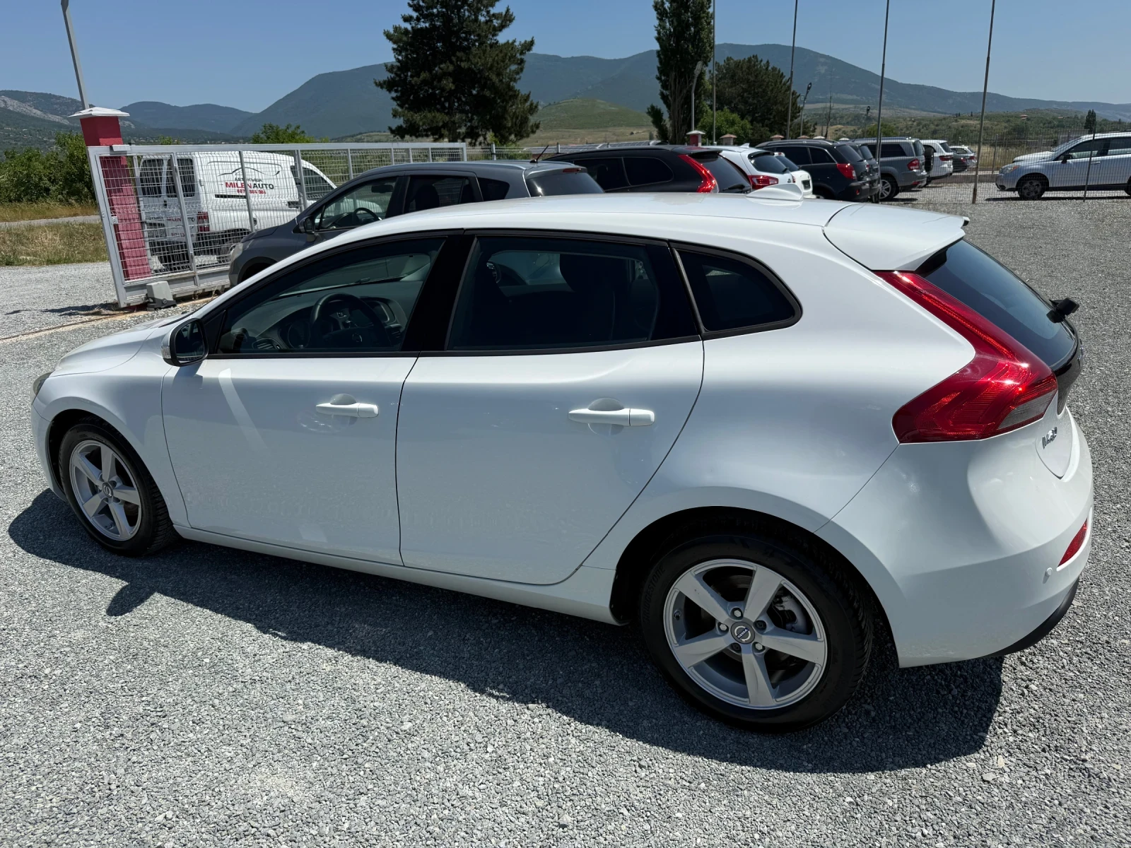 Volvo V40 (KATO НОВА) - изображение 9