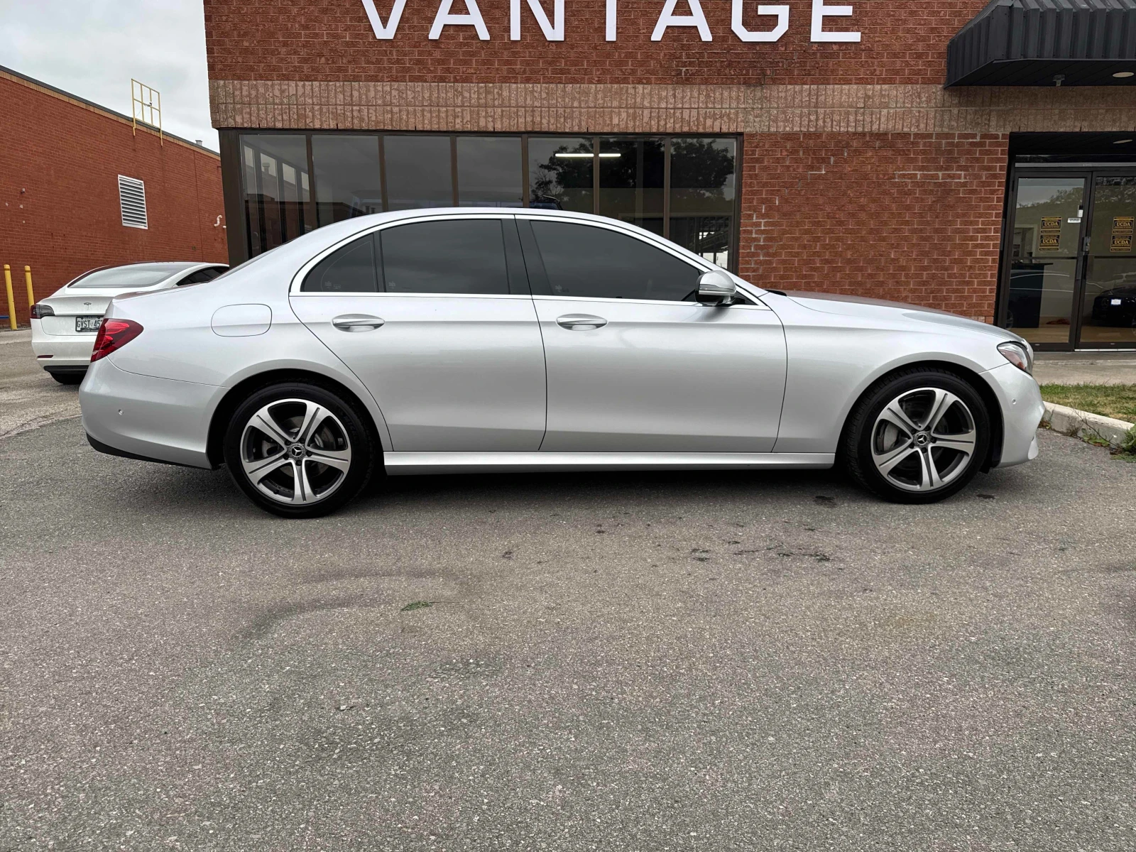 Mercedes-Benz E 300 CARFAX* ОПЦИЯ ЗА ФИНАНСИРАНЕ*  - изображение 5
