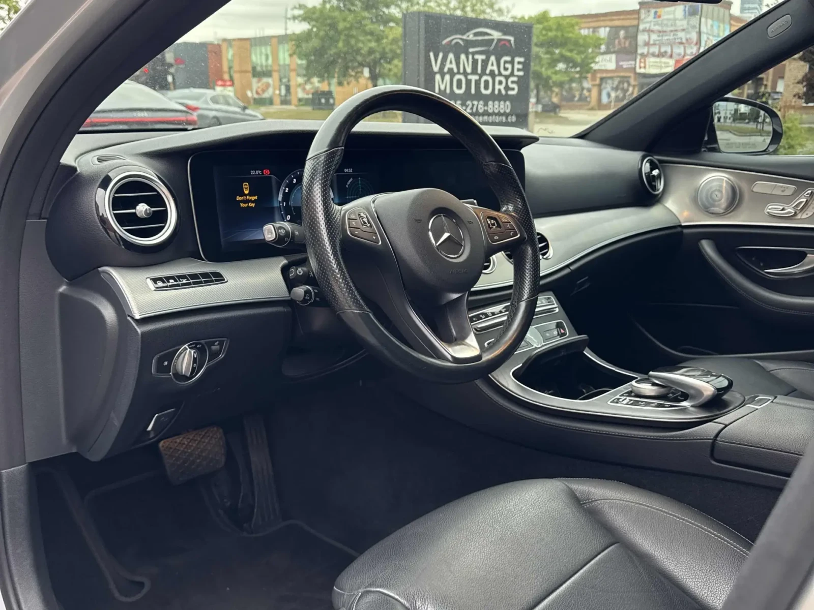Mercedes-Benz E 300 CARFAX* ОПЦИЯ ЗА ФИНАНСИРАНЕ*  - изображение 6
