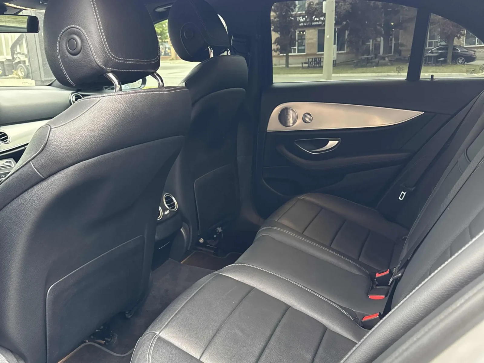 Mercedes-Benz E 300 CARFAX* ОПЦИЯ ЗА ФИНАНСИРАНЕ*  - изображение 9