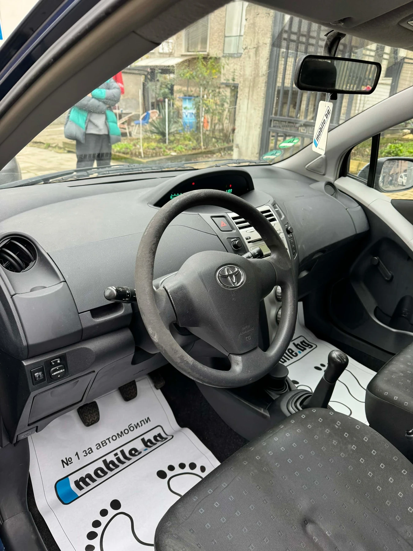Toyota Yaris 1.0i - изображение 6