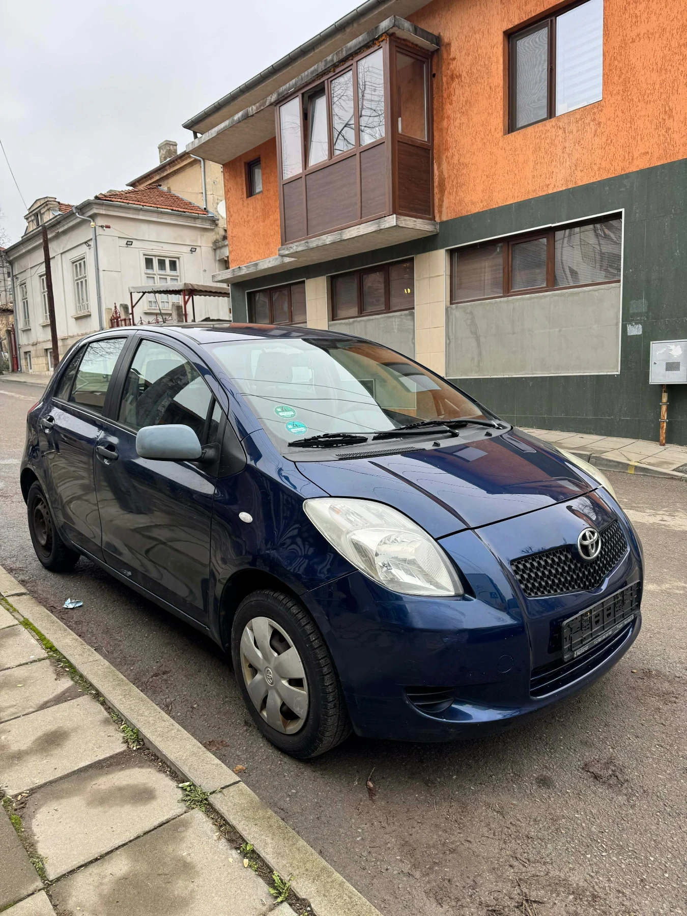 Toyota Yaris 1.0i - изображение 2