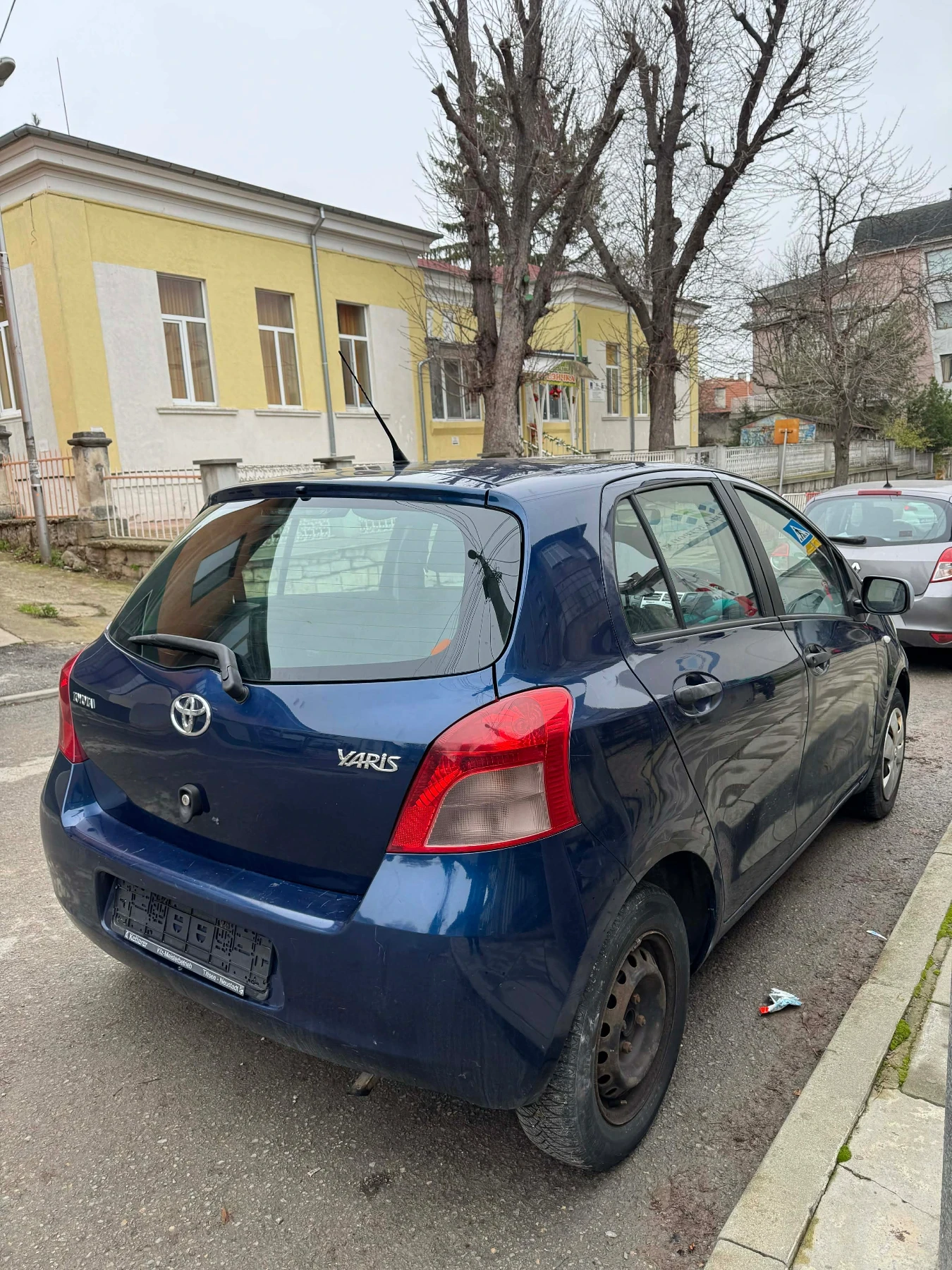 Toyota Yaris 1.0i - изображение 4