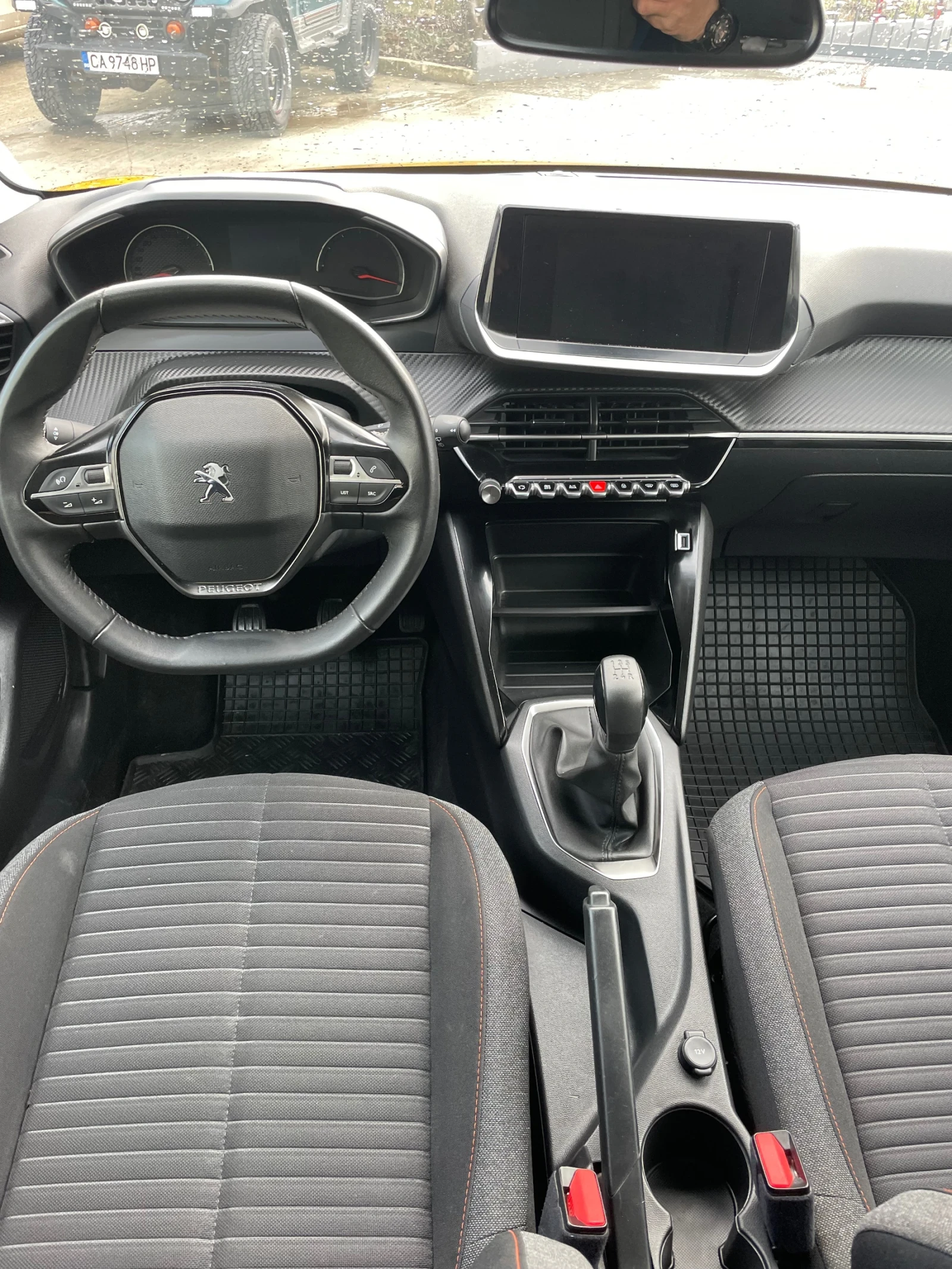 Peugeot 208 1.2i-75 к.с. - изображение 10