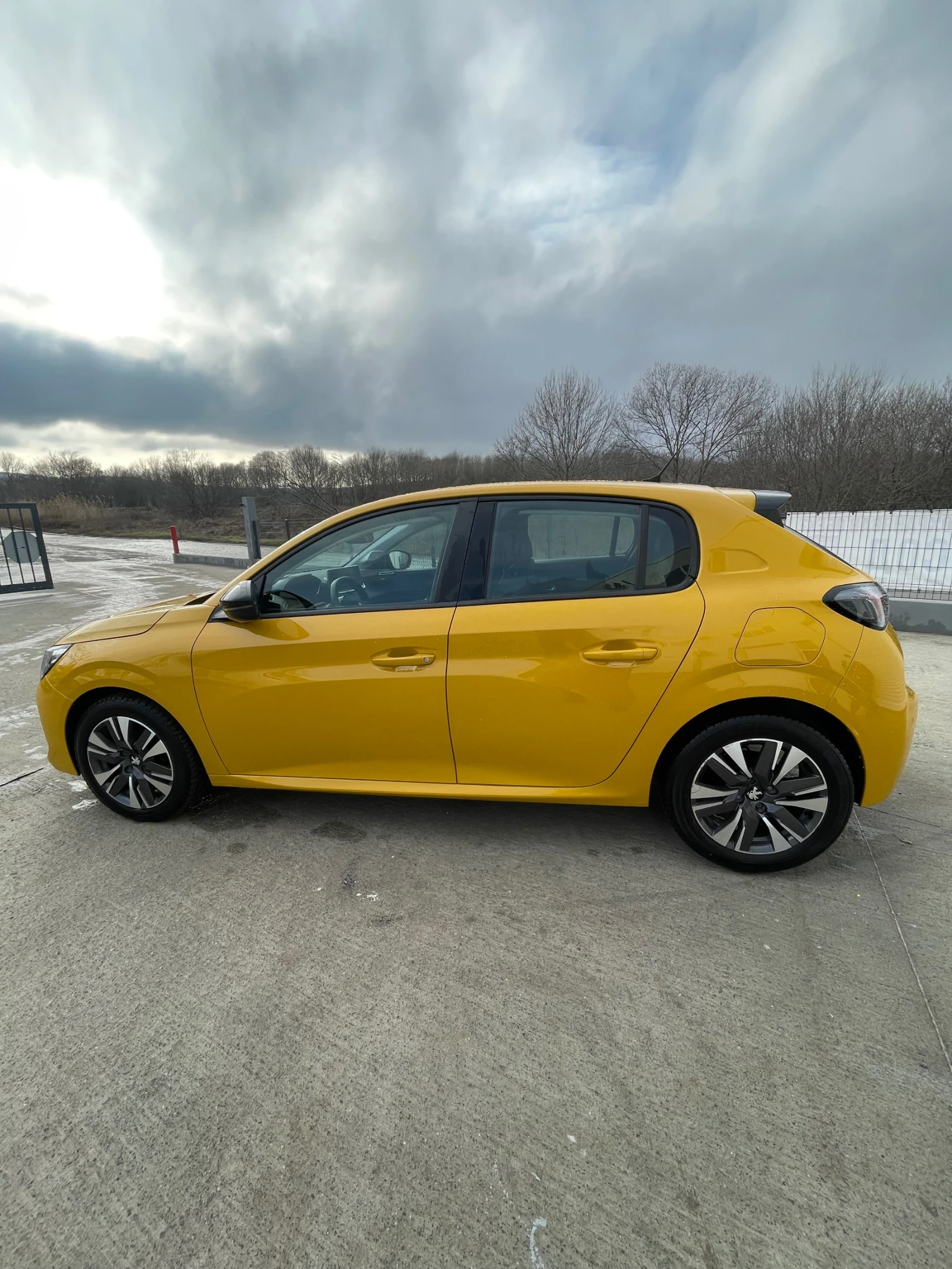 Peugeot 208 1.2i-75 к.с. - изображение 6