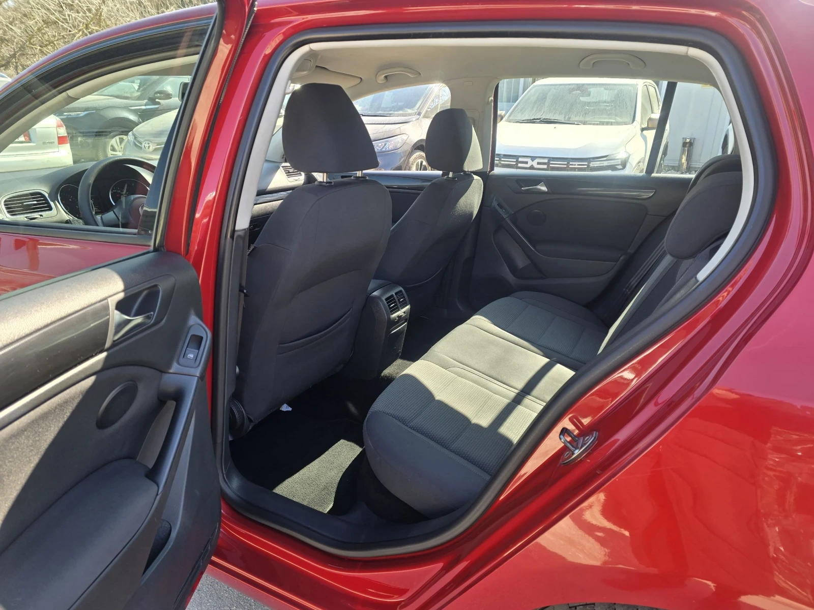 VW Golf 2.0TDI 140к.с Highline, снимка 11 - Автомобили и джипове - 53745013