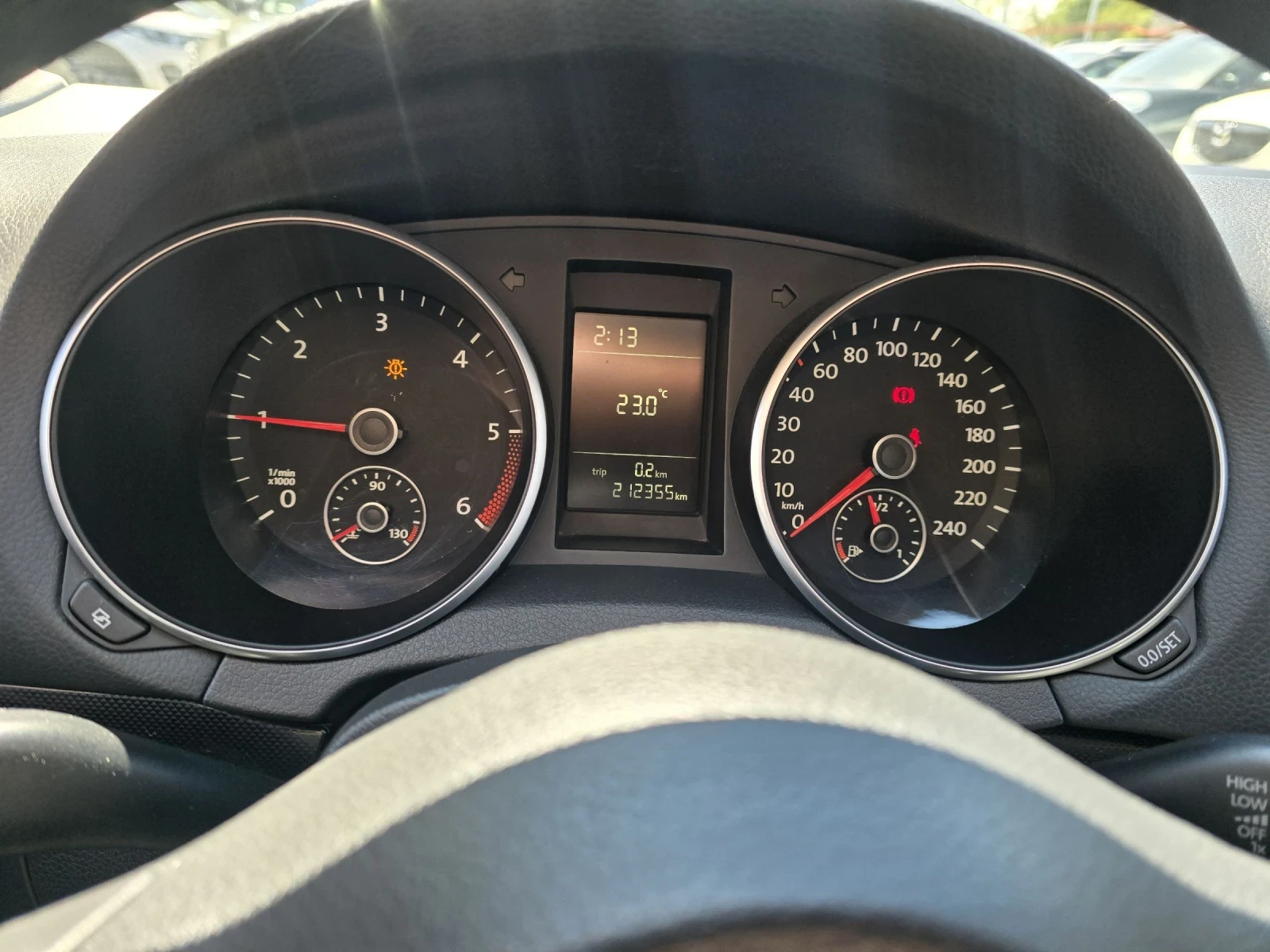VW Golf 2.0TDI 140к.с Highline, снимка 17 - Автомобили и джипове - 53745013
