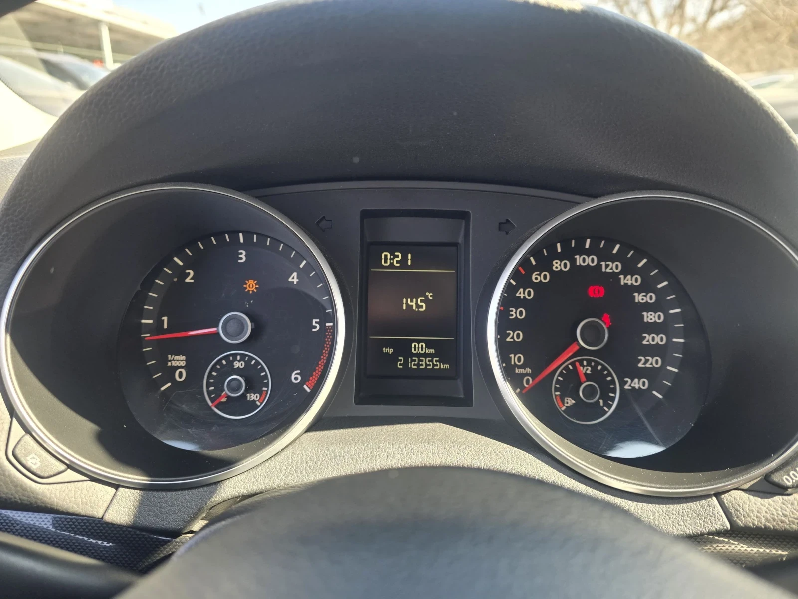 VW Golf 2.0TDI 140к.с Highline, снимка 17 - Автомобили и джипове - 53745013