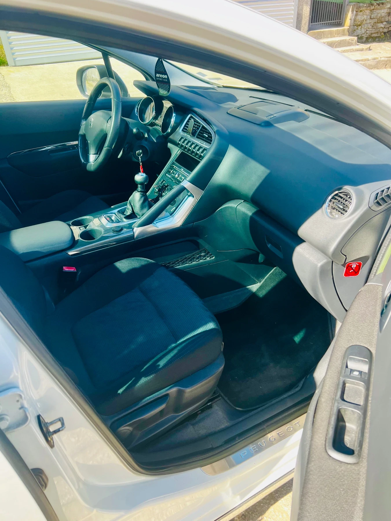 Peugeot 3008 1.6T, снимка 15 - Автомобили и джипове - 53866856