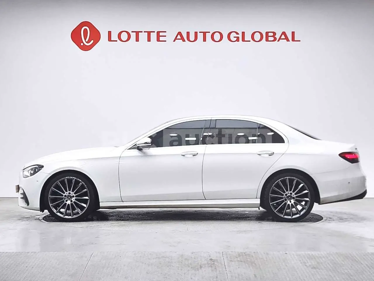 Mercedes-Benz E 350 burmester* multibeam led* Parking Assist, снимка 3 - Автомобили и джипове - 54162029