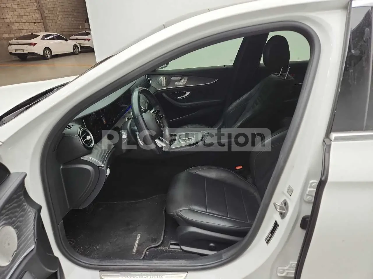 Mercedes-Benz E 350 burmester* multibeam led* Parking Assist, снимка 9 - Автомобили и джипове - 54162029