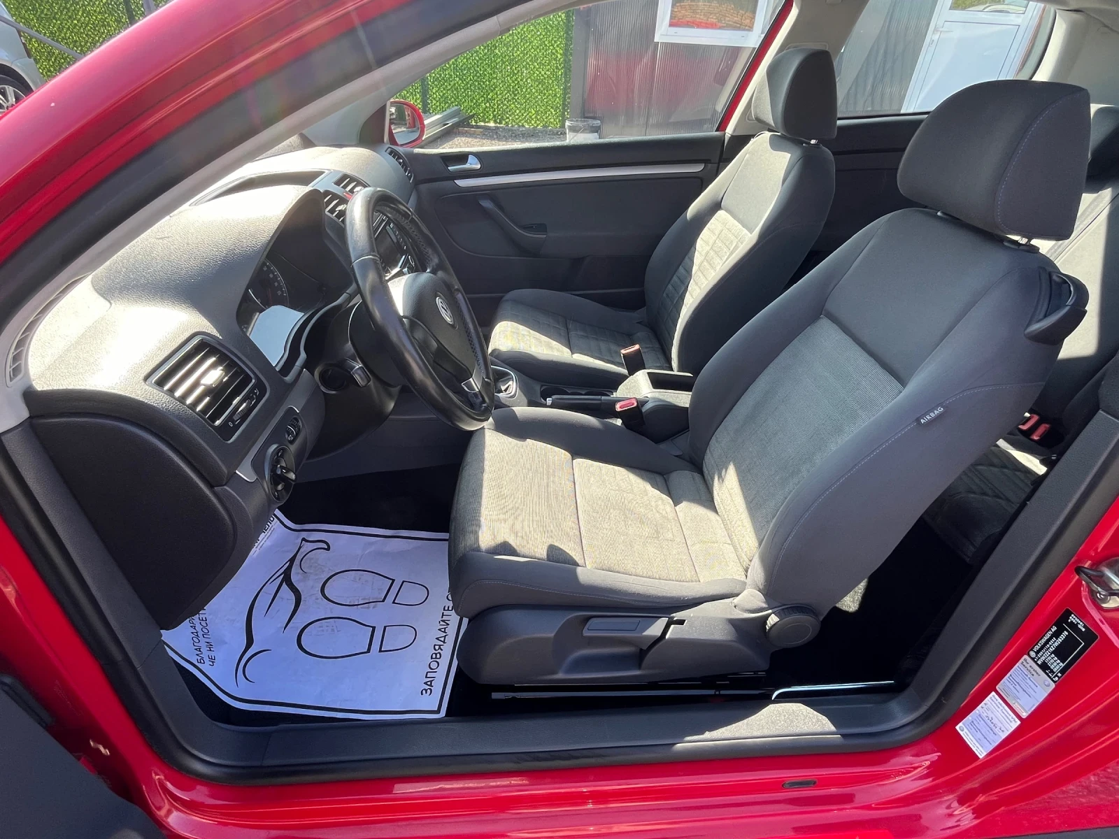 VW Golf 1.4 80кс климатик , снимка 8 - Автомобили и джипове - 54344728