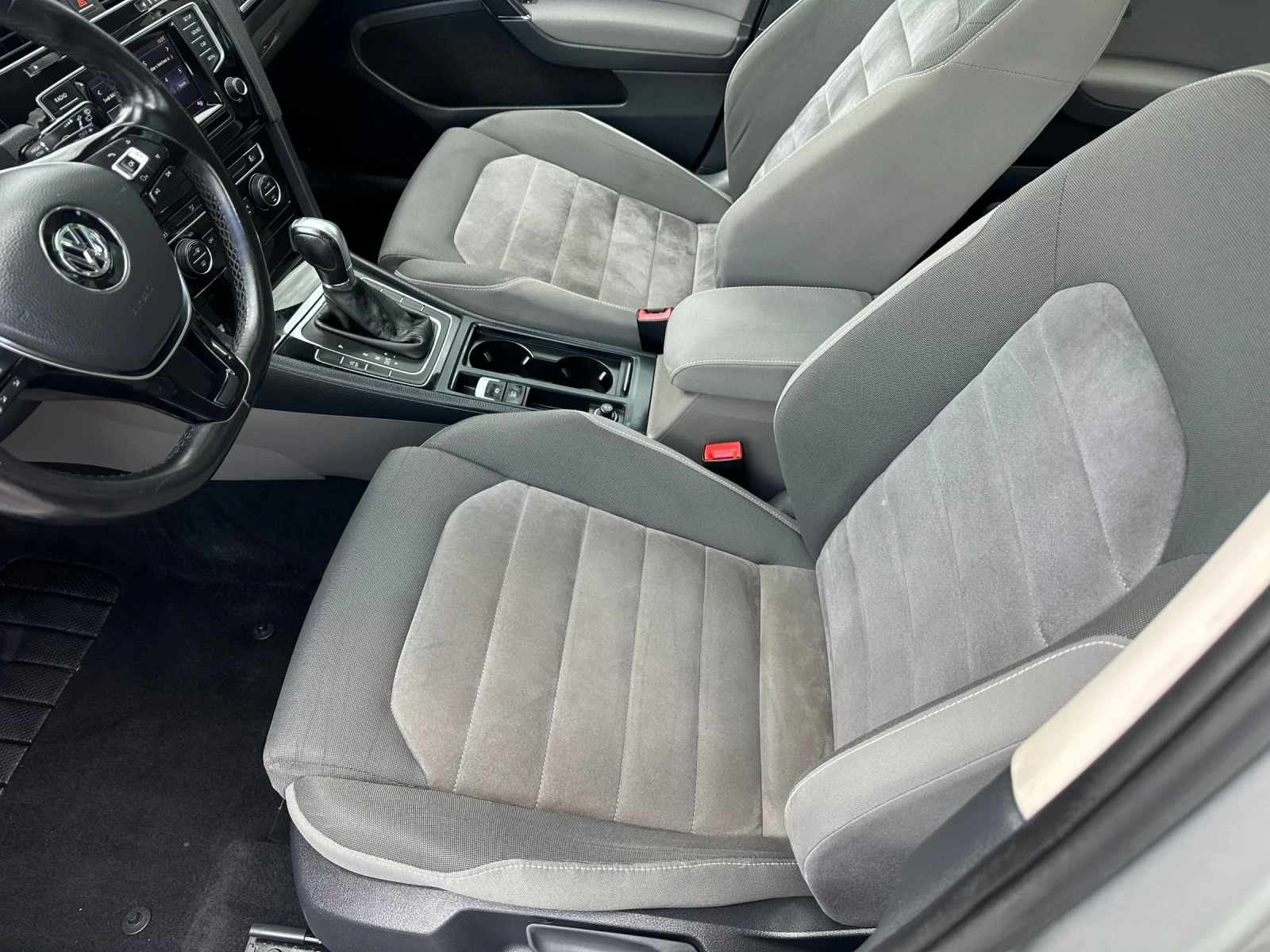 VW Golf 2.0TDI 150ks, снимка 12 - Автомобили и джипове - 55754196
