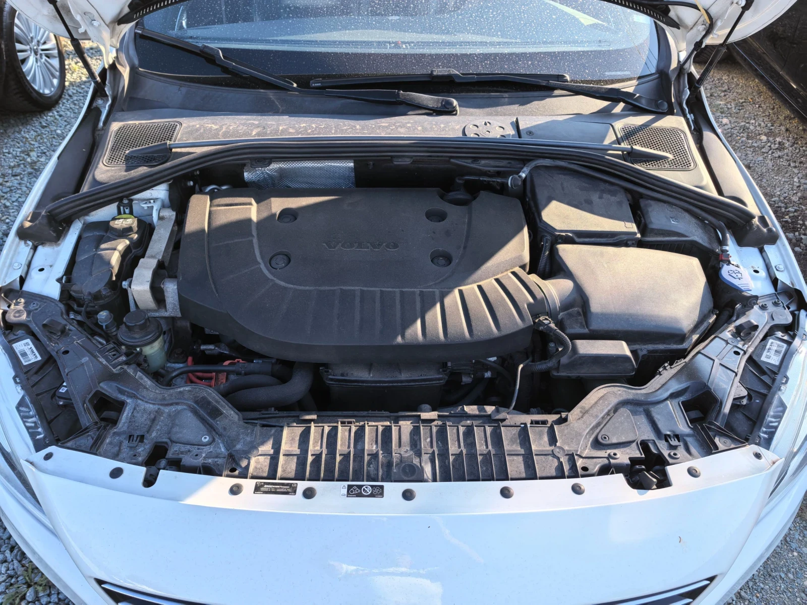 Volvo V60 2.4D5 Twin Engine Plug-in Hybrid AWD, снимка 17 - Автомобили и джипове - 56136233