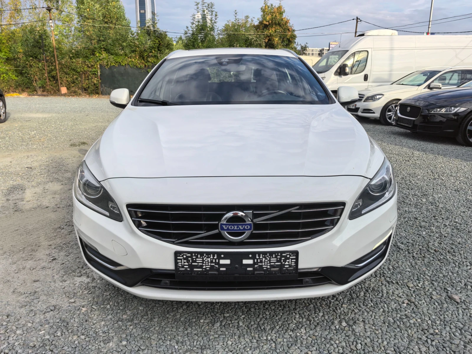 Volvo V60 2.4D5 Twin Engine Plug-in Hybrid AWD, снимка 3 - Автомобили и джипове - 56136233