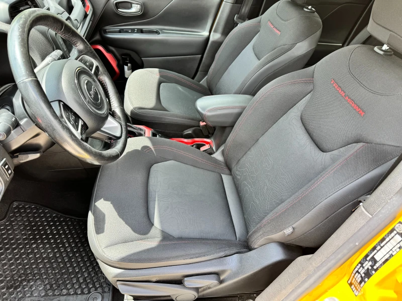 Jeep Renegade 2.4i ГАЗ 184к.с 9ск. TRAILHAWK 4x4, снимка 8 - Автомобили и джипове - 50471458