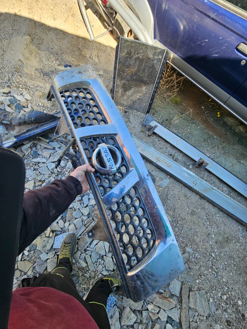 Nissan Navara, снимка 12 - Автомобили и джипове - 52436221