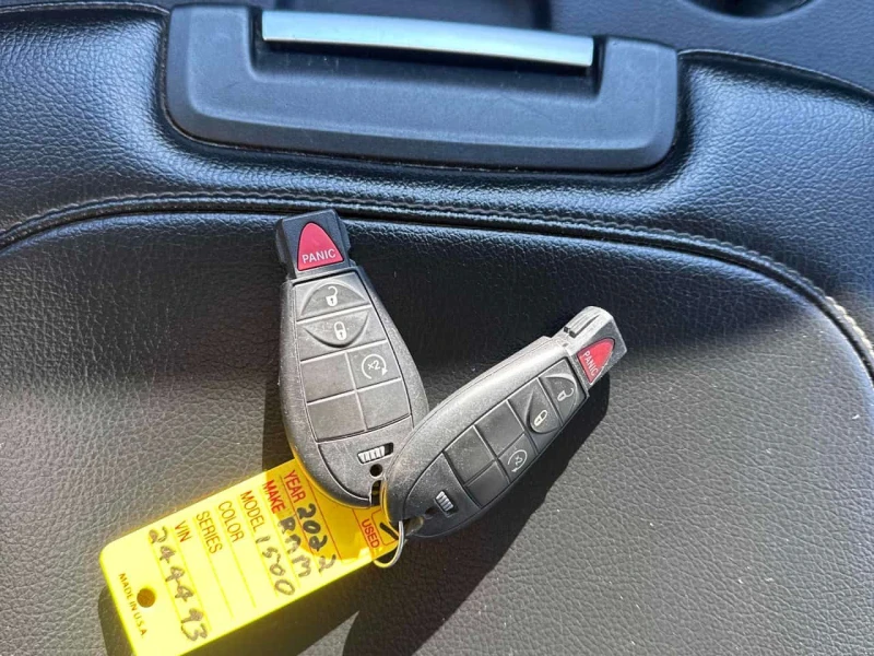 Dodge RAM 1500 Classic Tradesman 4x4 Quad Cab | 2 КЛЮЧА | KEYLESS, снимка 16 - Автомобили и джипове - 53574010