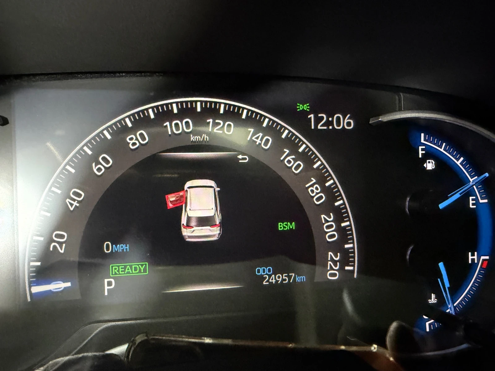 Toyota Rav4 HYBRID* AWD * 25 000km* XLE PREMIUM, снимка 11 - Автомобили и джипове - 53990494