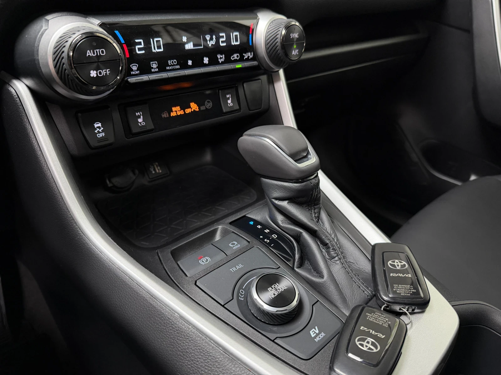 Toyota Rav4 HYBRID* AWD * 25 000km* XLE PREMIUM, снимка 10 - Автомобили и джипове - 53990494