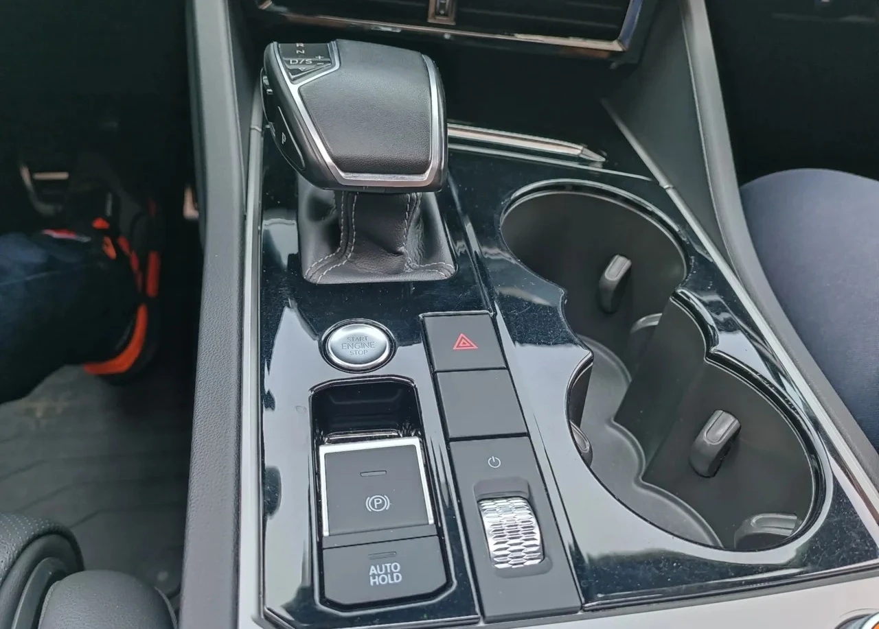 VW Touareg 4.0 V8 TDI R-Line, снимка 9 - Автомобили и джипове - 54878037