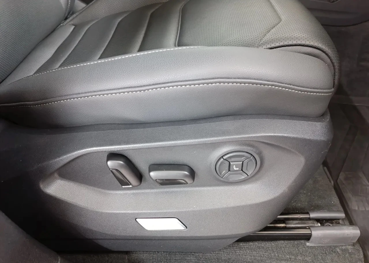 VW Touareg 4.0 V8 TDI R-Line, снимка 10 - Автомобили и джипове - 54878037
