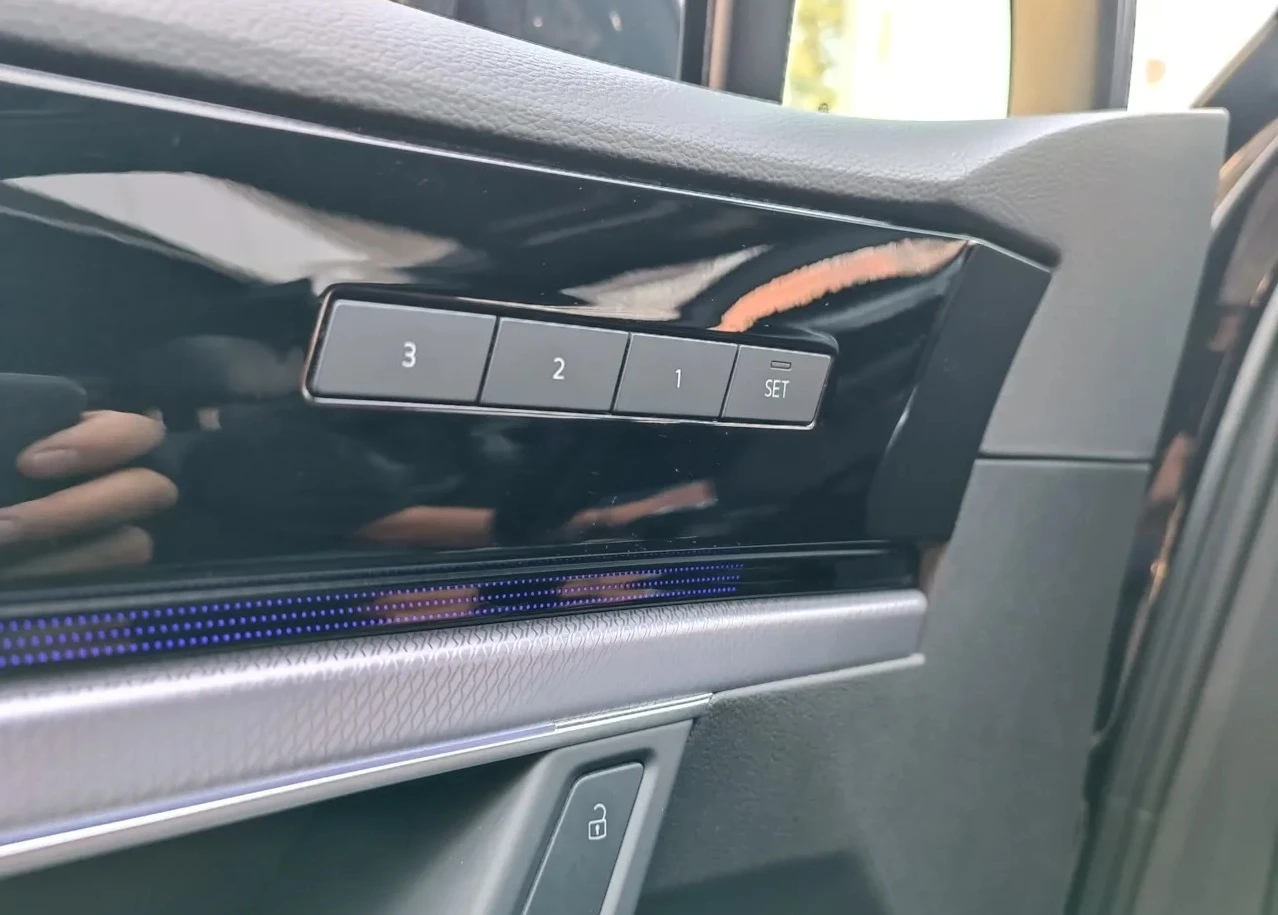 VW Touareg 4.0 V8 TDI R-Line, снимка 11 - Автомобили и джипове - 54878037