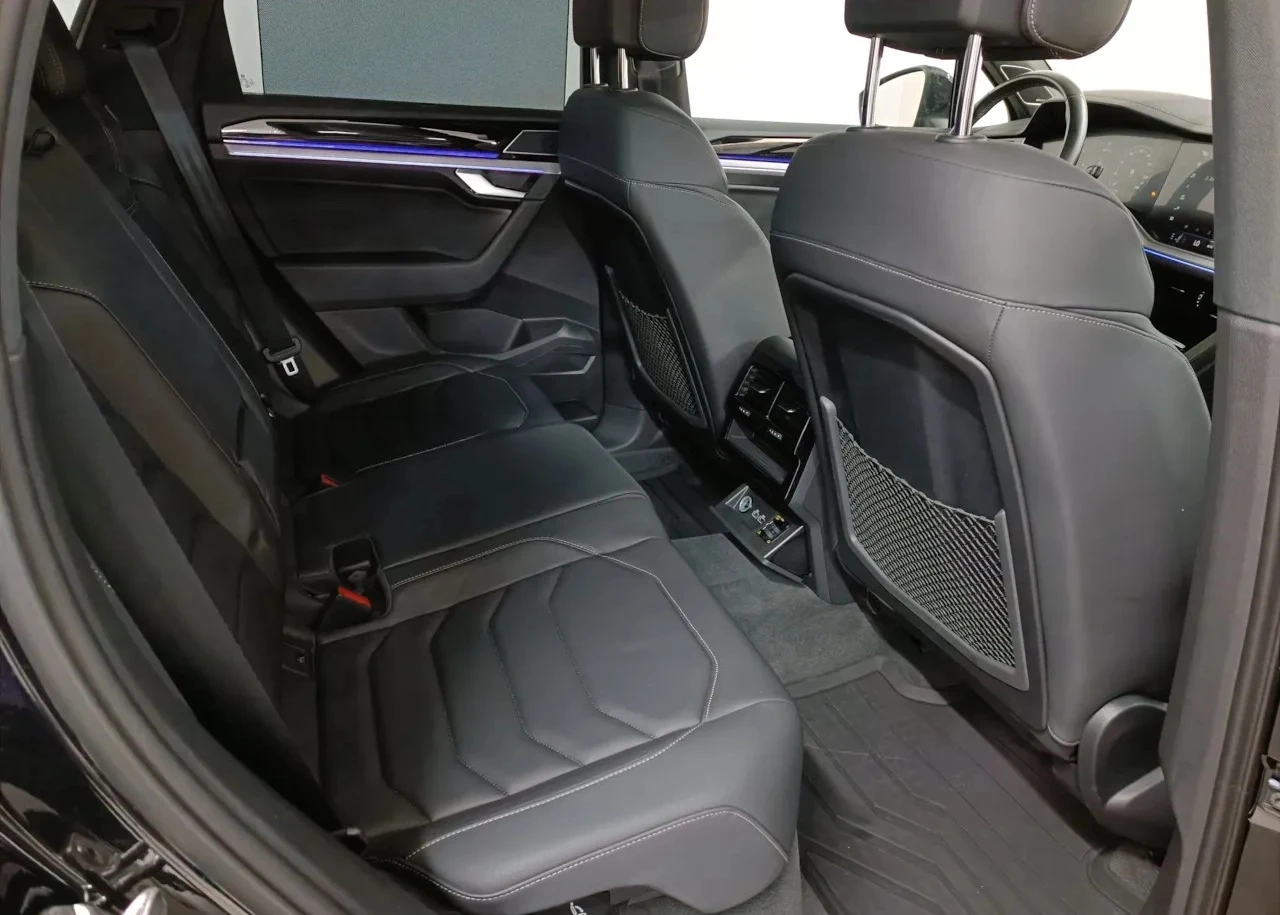 VW Touareg 4.0 V8 TDI R-Line, снимка 8 - Автомобили и джипове - 54878037