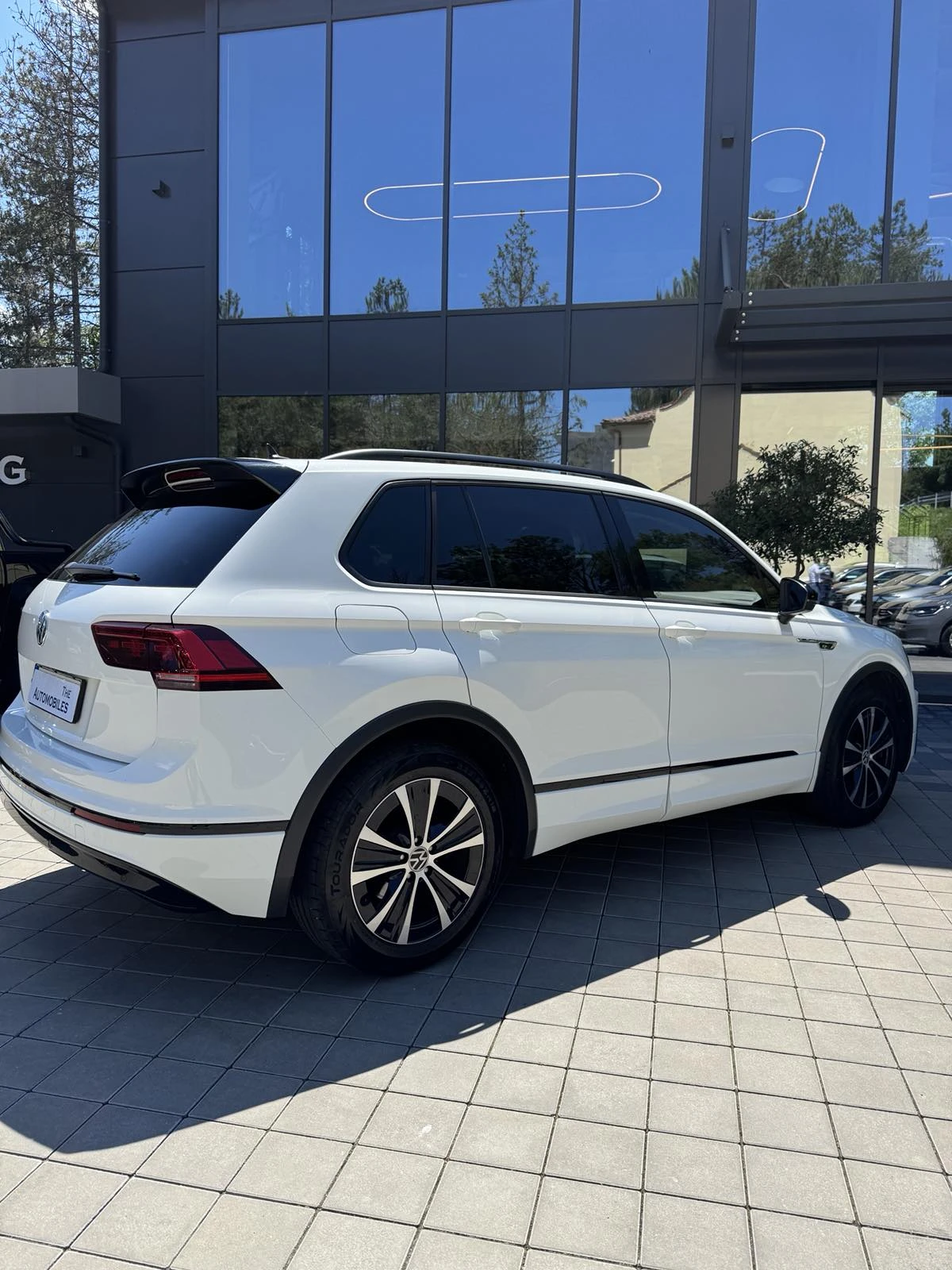 VW Tiguan R-LINE, снимка 7 - Автомобили и джипове - 54940678