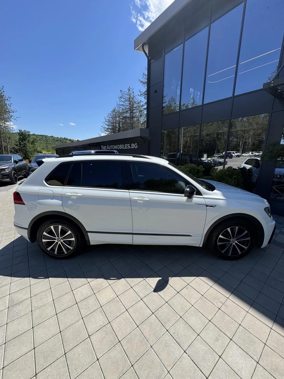 VW Tiguan R-LINE, снимка 8 - Автомобили и джипове - 54940678