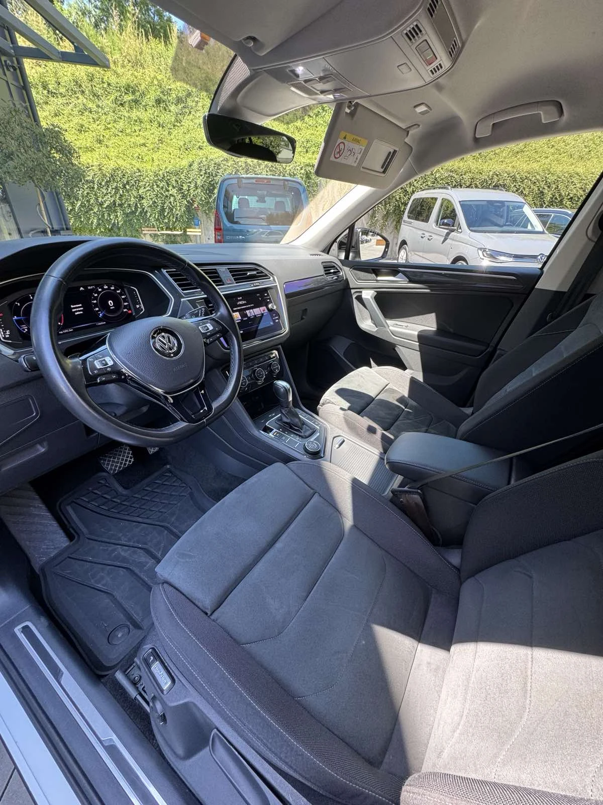 VW Tiguan R-LINE, снимка 10 - Автомобили и джипове - 54940678