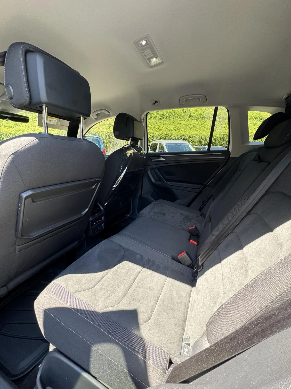 VW Tiguan R-LINE, снимка 9 - Автомобили и джипове - 54940678