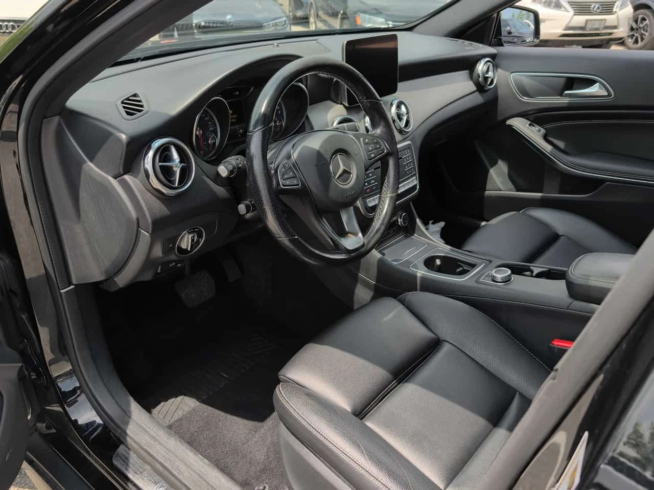 Mercedes-Benz GLA 250 4MATIC/ПАНОРАМА/ПОДГРЕВИ, снимка 7 - Автомобили и джипове - 55073468