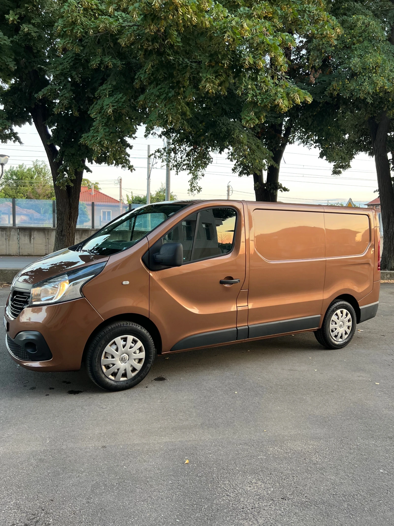 Renault Trafic 1.6 DCI, снимка 3 - Бусове и автобуси - 55618674